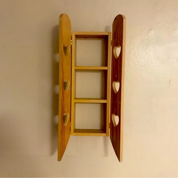 Vintage Knick Knack Heart Cabinet Wall Shelf Hanging With Cabinet Doors - Picture 8 of 8
